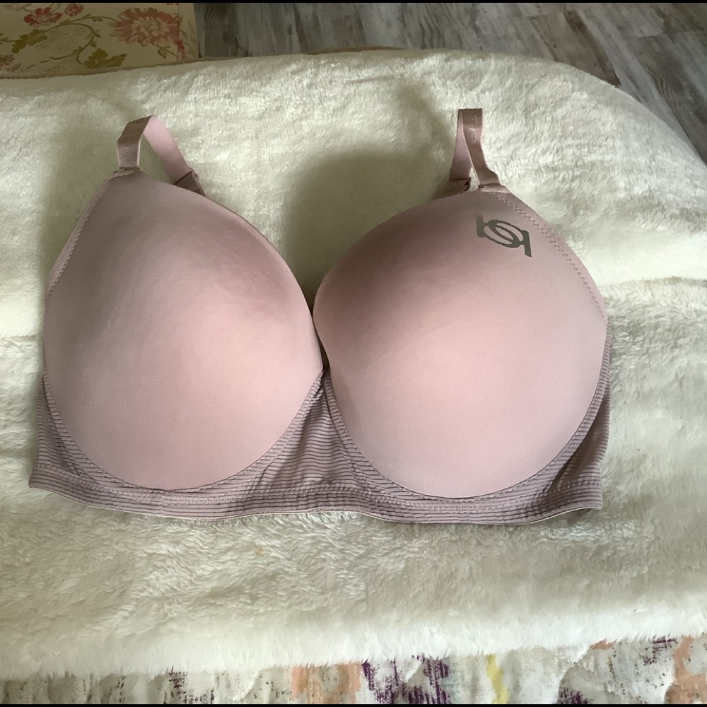 Bebe brassiere full coverage beige push up pads 38DD With underwires.